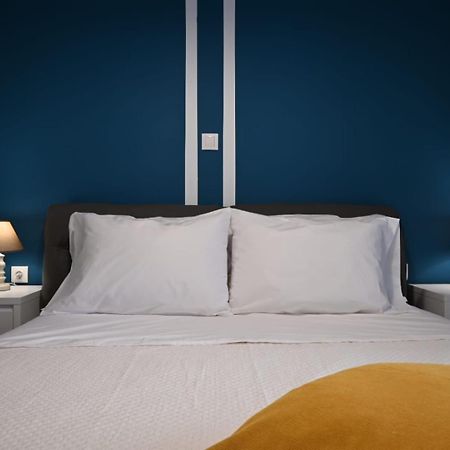 Modern Two Bedroom Apartment At Koukaki Athena Bagian luar foto