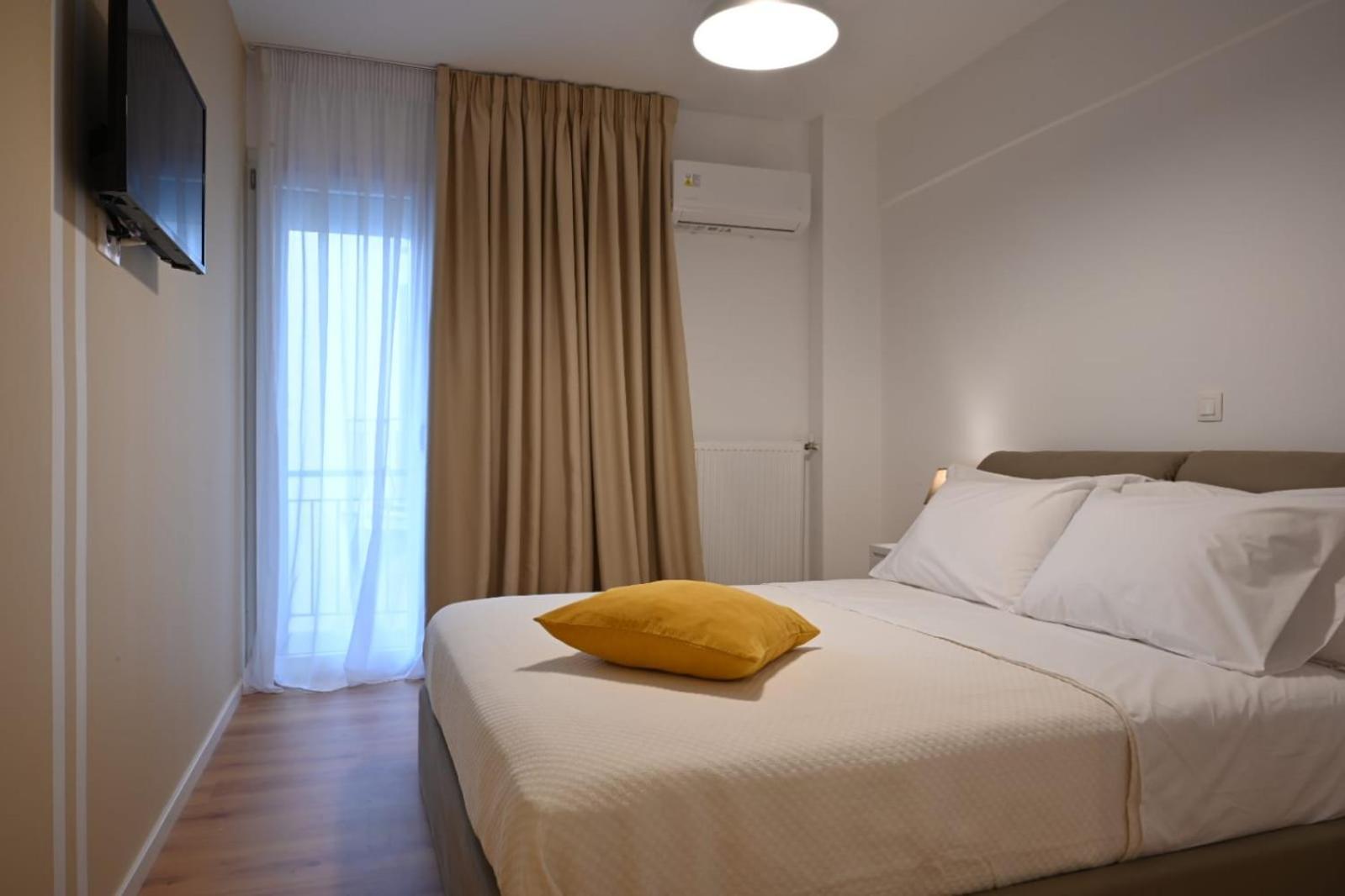 Modern Two Bedroom Apartment At Koukaki Athena Bagian luar foto
