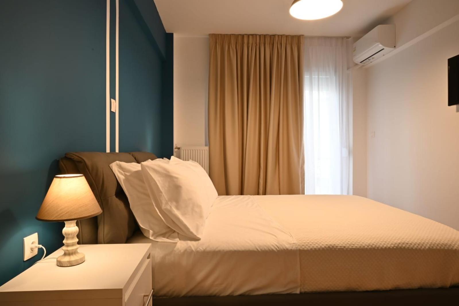 Modern Two Bedroom Apartment At Koukaki Athena Bagian luar foto