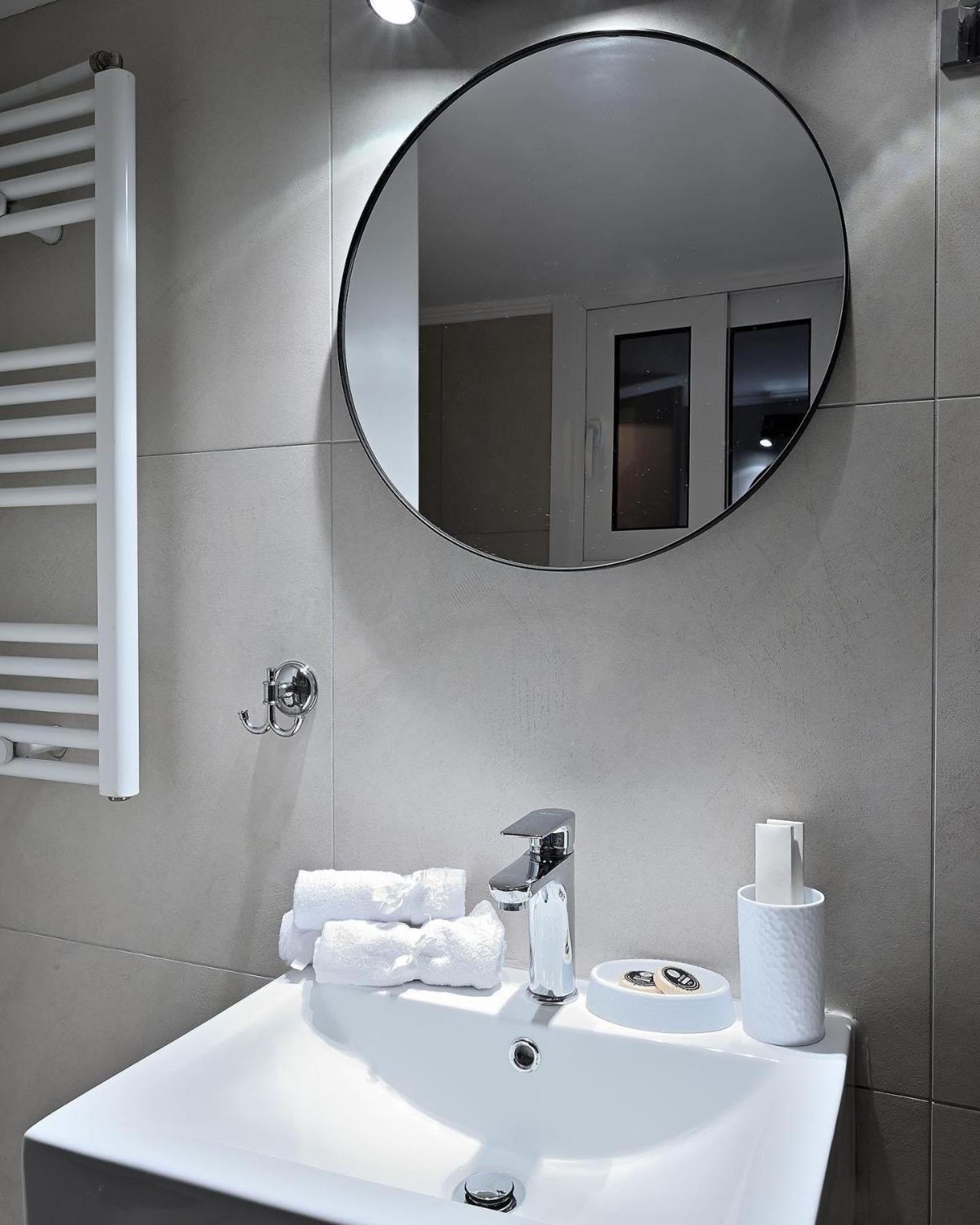 Modern Two Bedroom Apartment At Koukaki Athena Bagian luar foto